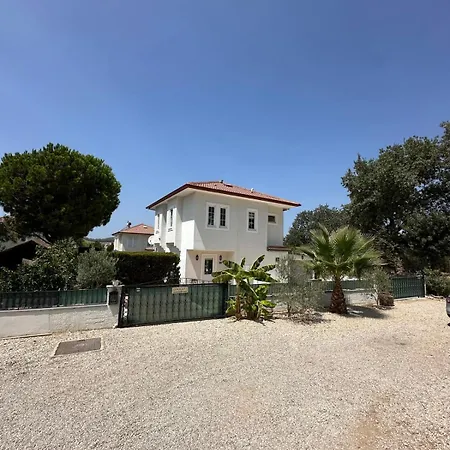 London By Luxury Group