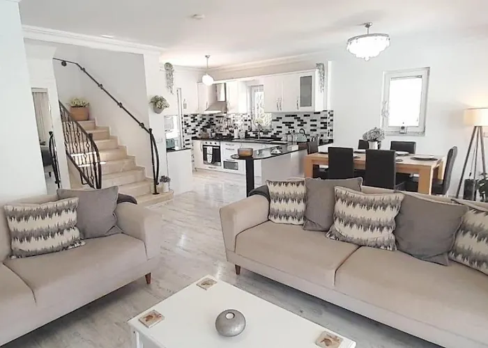 London By Luxury Group