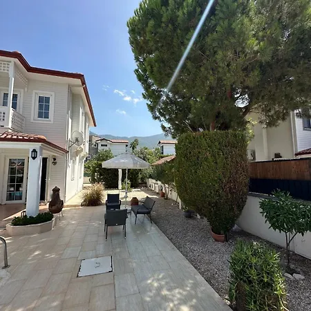 London By Luxury Group Villa