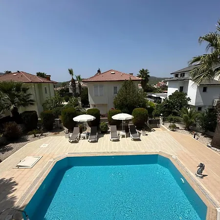 London By Luxury Group Villa