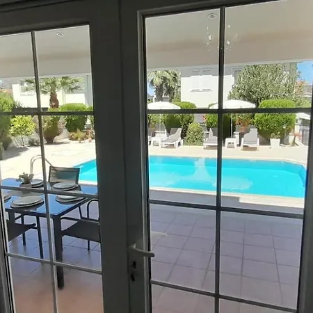 Villa London By Luxury Group *