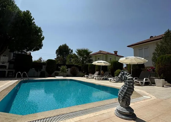 London By Luxury Group *