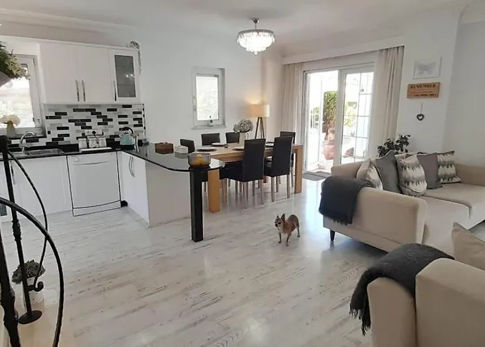 London By Luxury Group Vilă *