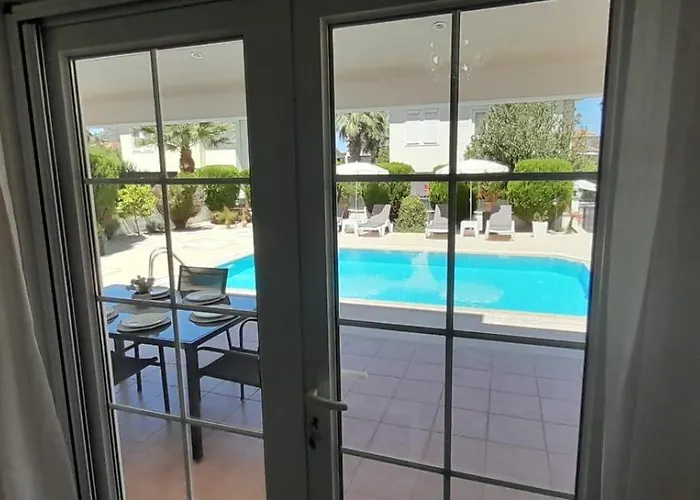 Вилла London By Luxury Group *